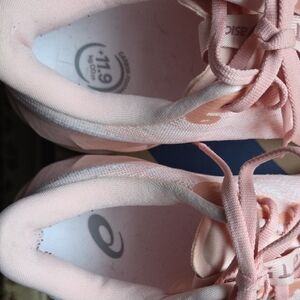 Asics Women's Novablast 5 in Breeze and White